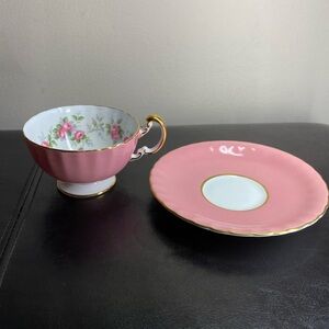 Aynsley Teacup and Saucer set Petite Roses Inside Cup Fine English Bone china